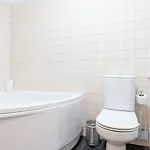 Stunning 3br 2bth With Parking And Jacuzzi Appartement *