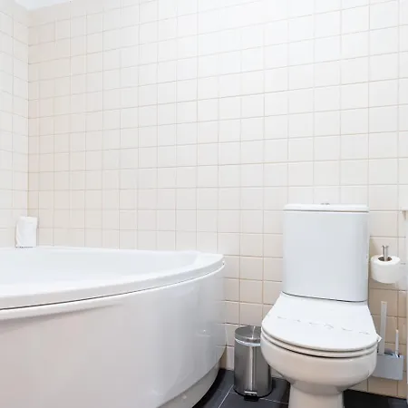 Stunning 3br 2bth With Parking And Jacuzzi شقة *