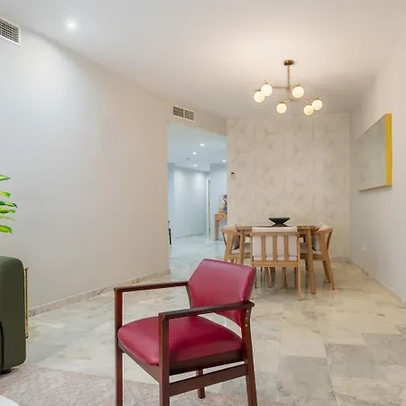 Stunning 3br 2bth With Parking And Jacuzzi إشبيلية