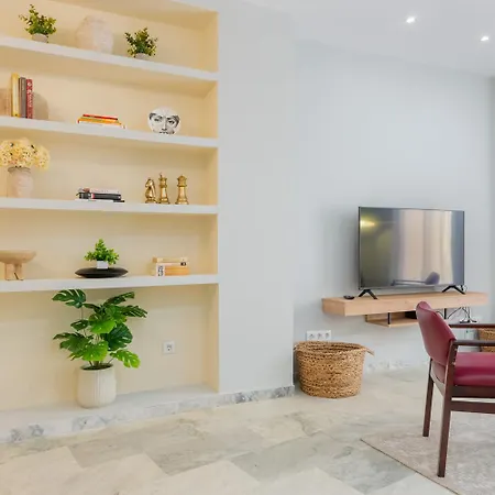 Stunning 3br 2bth With Parking And Jacuzzi