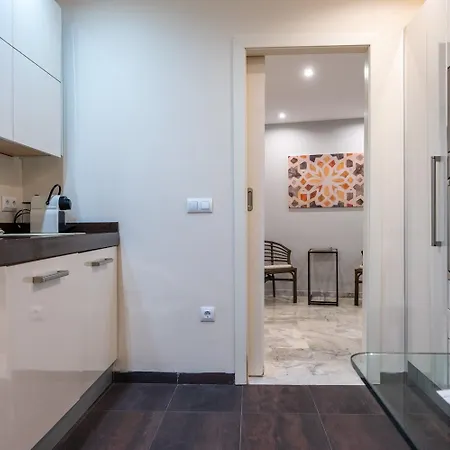 Stunning 3br 2bth With Parking And Jacuzzi شقة إشبيلية