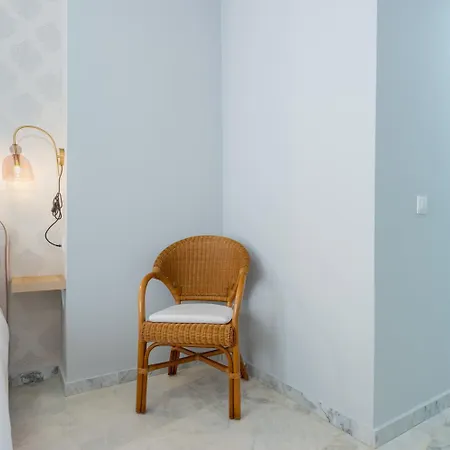Stunning 3br 2bth With Parking And Jacuzzi