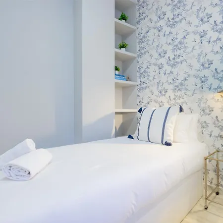 Stunning 3br 2bth With Parking And Jacuzzi شقة إشبيلية
